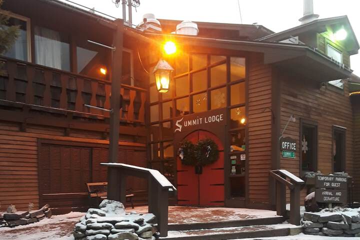 Summit Lodge