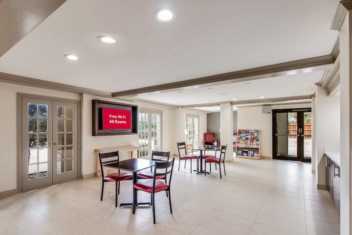 Red Roof Inn PLUS+ Dallas – Addison