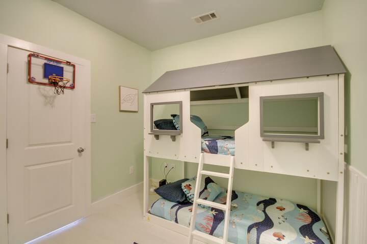 Sunny Waveland Home Rental w / Pool: Walk to Beach!