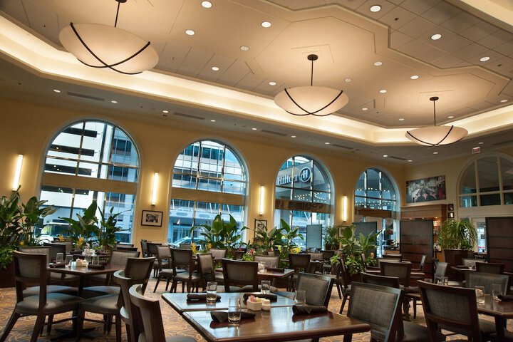 Hilton Indianapolis Hotel & Suites