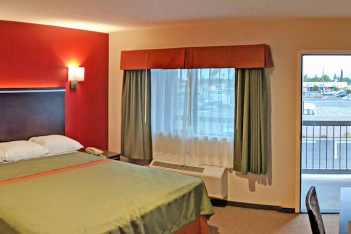 Room 8 of 32