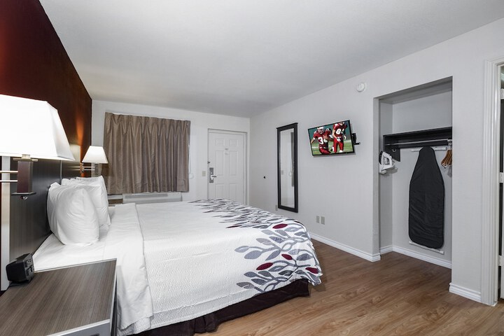 Room 27 of 36