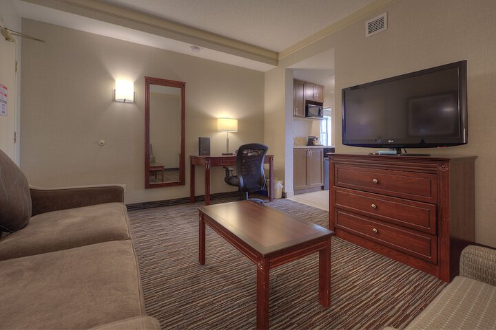 Room 23 of 118