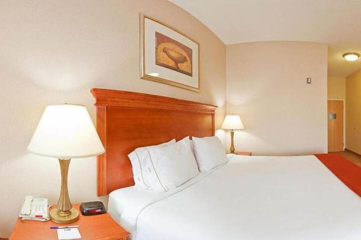 Holiday Inn Express Hotel & Suites Detroit - Utica by IHG
