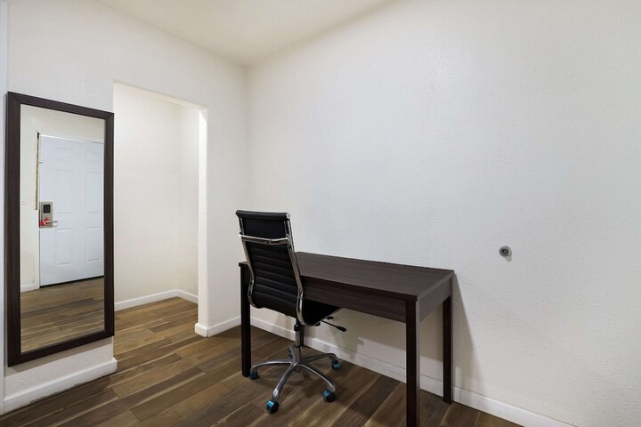 Room 25 of 30