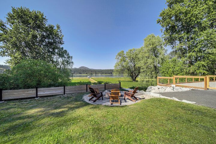 Newport Riverfront Home w / Deck + Fire Pit!