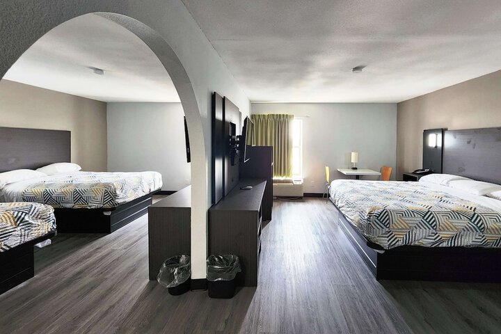 Room 14 of 32