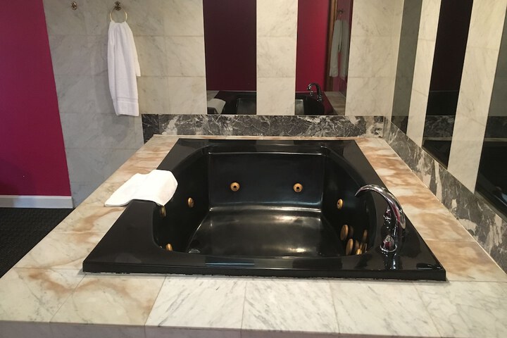 Hot Tub 17 of 19