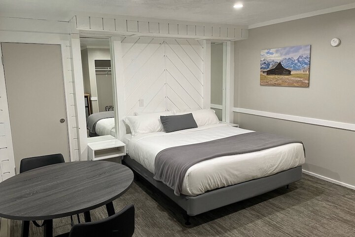 Room 11 of 21