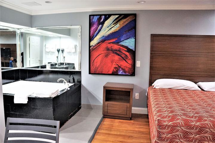 Room 33 of 40