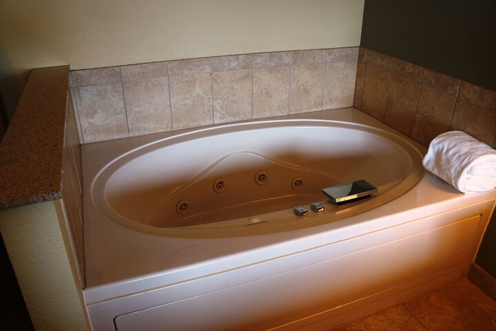 Hot Tub 58 of 61