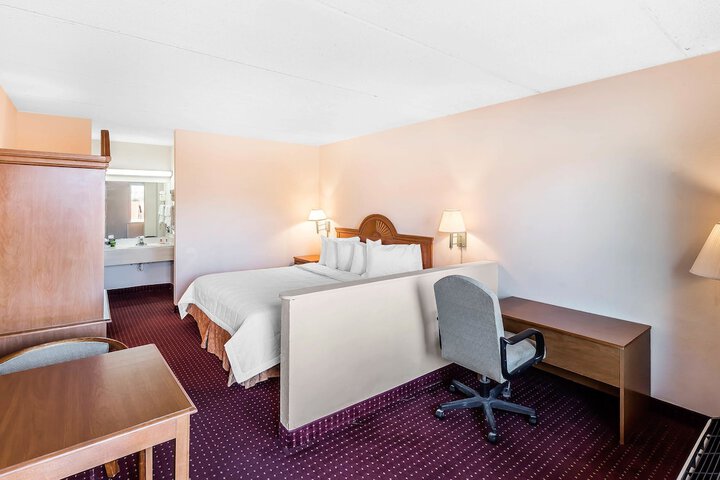 Room 17 of 34