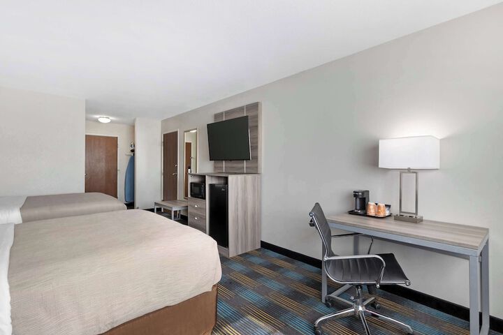 Quality Inn & Suites Fort Madison near Hwy 61