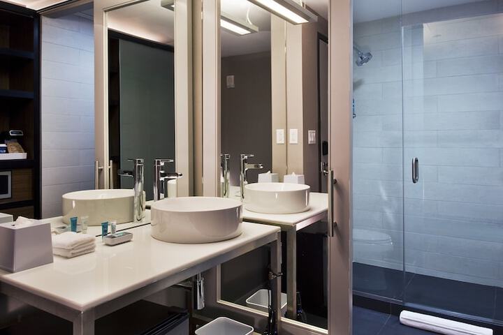 Aloft Beachwood