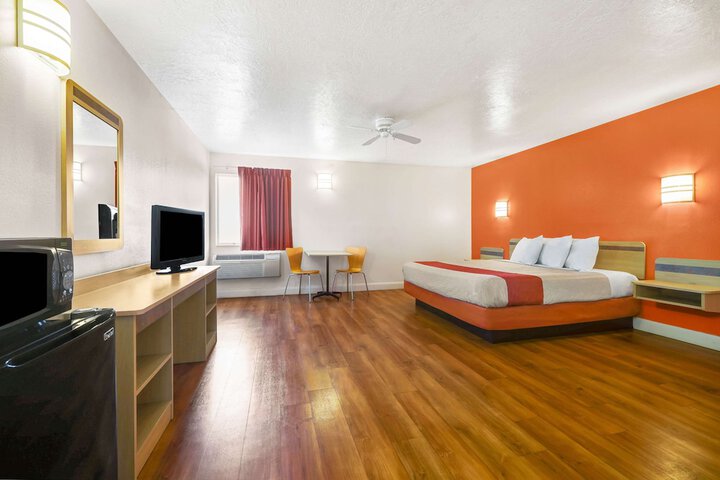 Room 28 of 51