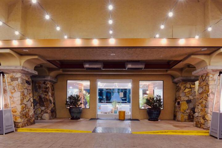 Royal Villa - Ocean View - Heated Pools - SEASCAPES BEST 1 BEDROOM - 3 BEDS - End Unit