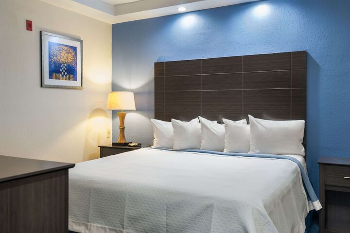 Room 28 of 34