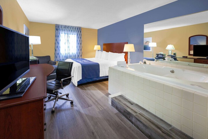 Room 8 of 18
