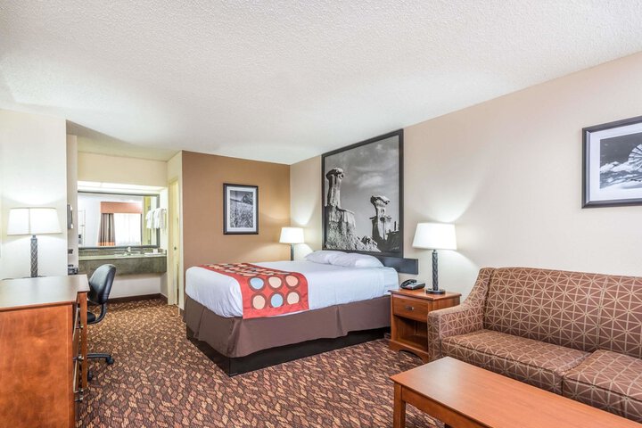 Room 13 of 16