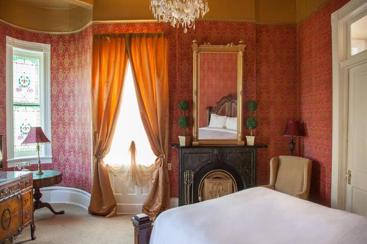 THE CORNSTALK HOTEL