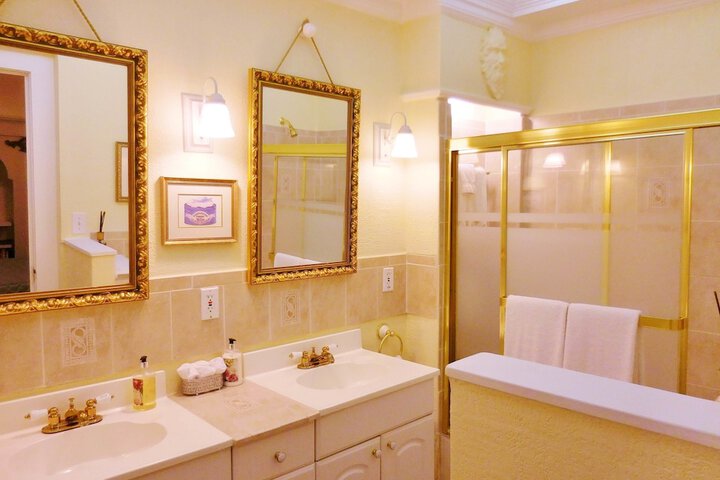 Room 14 of 19