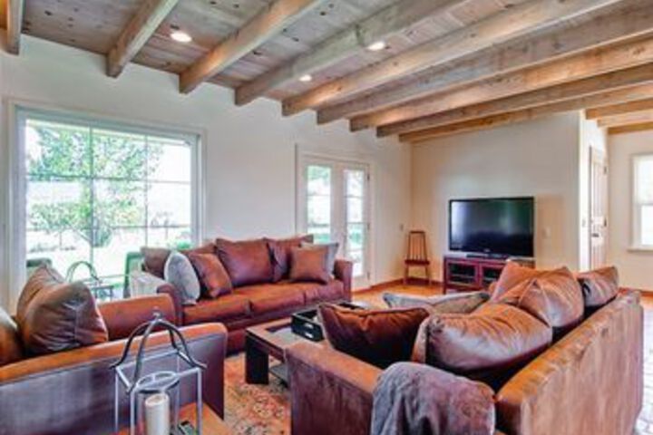 Vina Robles Guest 4 Br Home by RedAwning