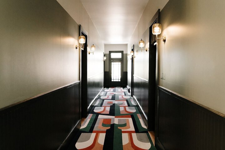 Ballroom/Hall 23 of 27