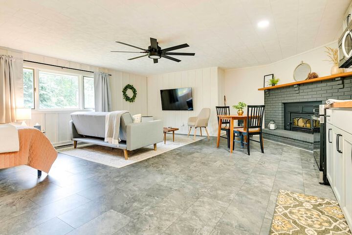 Modern Studio 13 Mi to Saratoga Racetrack!