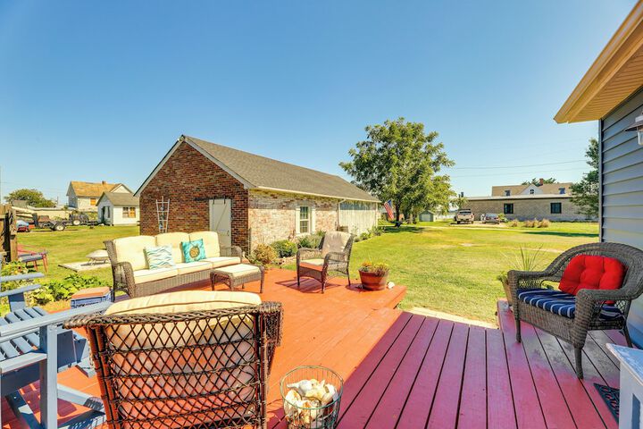 Home w / Fire Pit 1 Mi to Willis Wharf Boat Ramp!