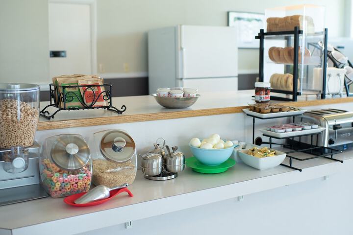 Breakfast/Coffee Service 98 of 125
