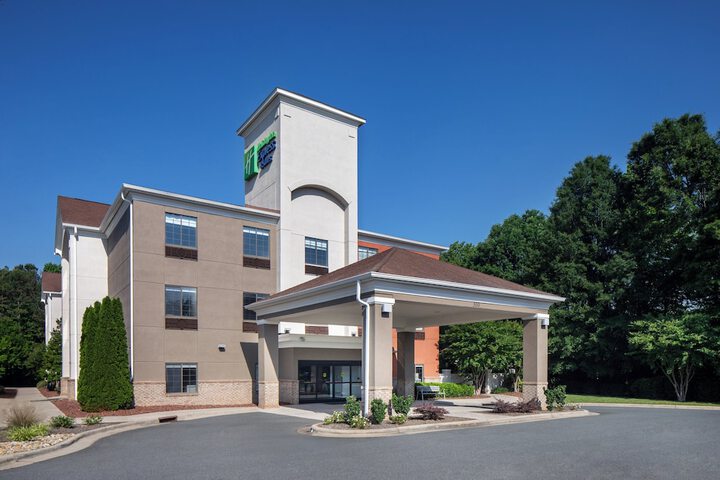 Holiday Inn Express & Suites Albermarle by IHG