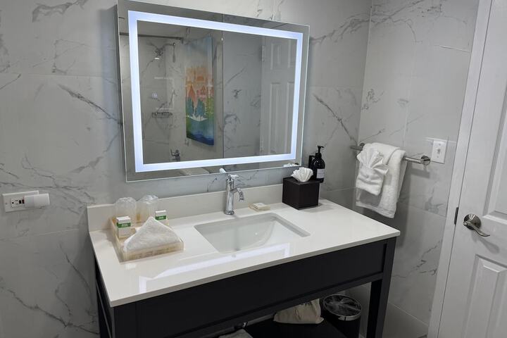 The Roslyn Tapestry Collection by Hilton