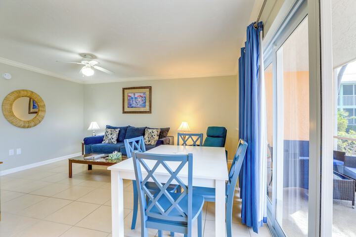 Sunlit Longboat Key Escape w / Private Resort Beach