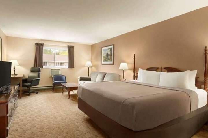 Room 6 of 20