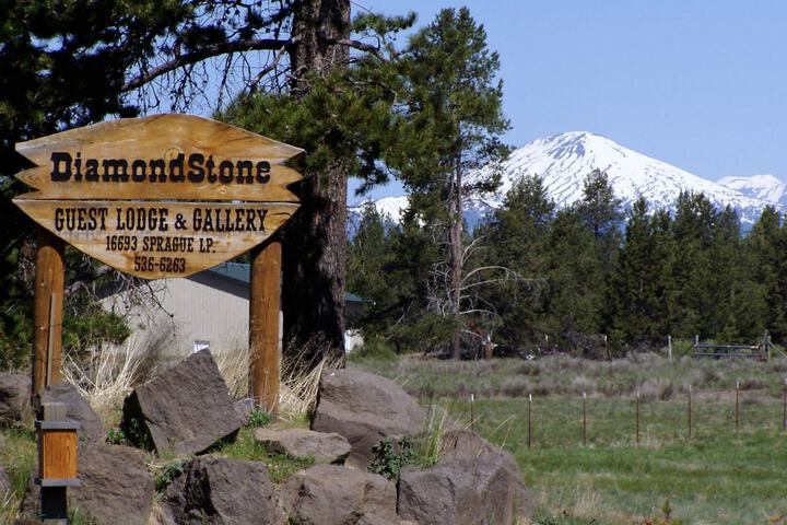 DiamondStone Guest Lodges