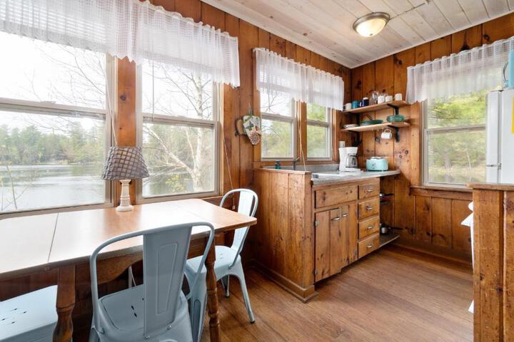 Hide-A-Way Waterfront Cottages