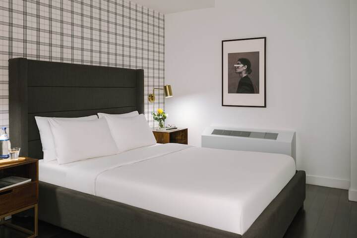 Room 32 of 52