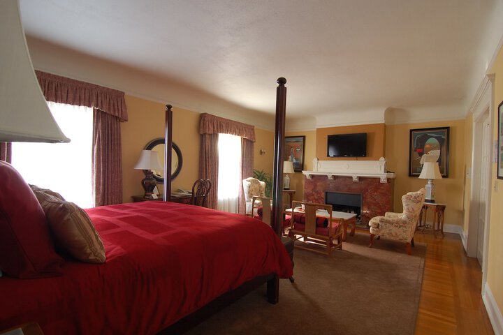 Room 28 of 32
