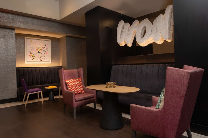 Lounge 110 of 127