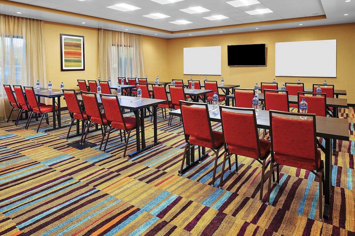 Fairfield Inn & Suite by Marriott Fresno Yosemite Intl Airport