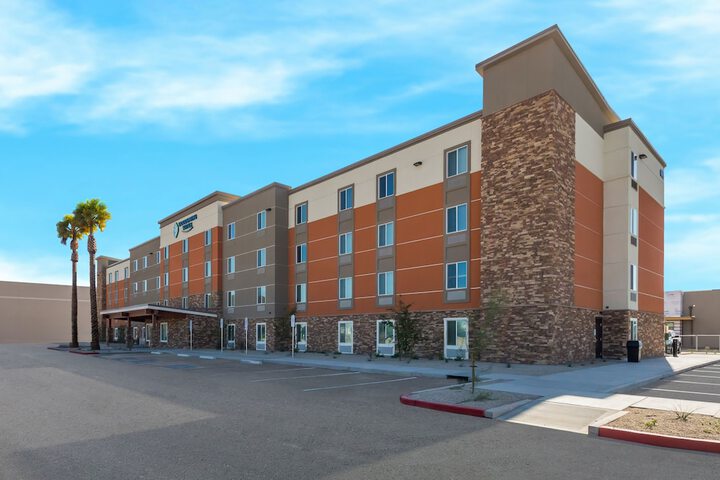 Hotel 2 of 32