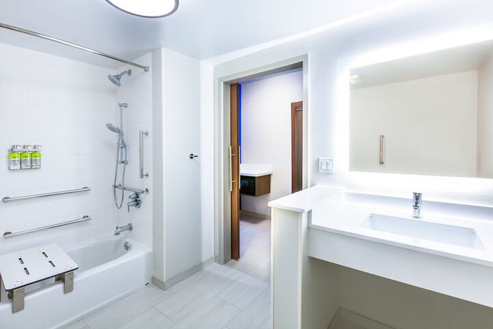 Holiday Inn Express & Suites Tulsa Northeast - Owasso by IHG