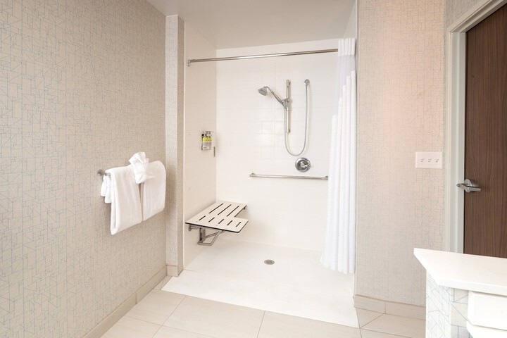 Holiday Inn Express and Suites Kalamazoo West by IHG