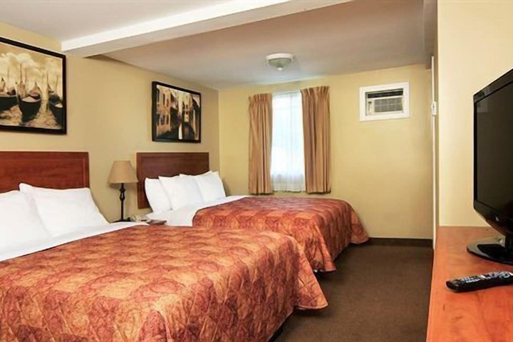 Room 8 of 11