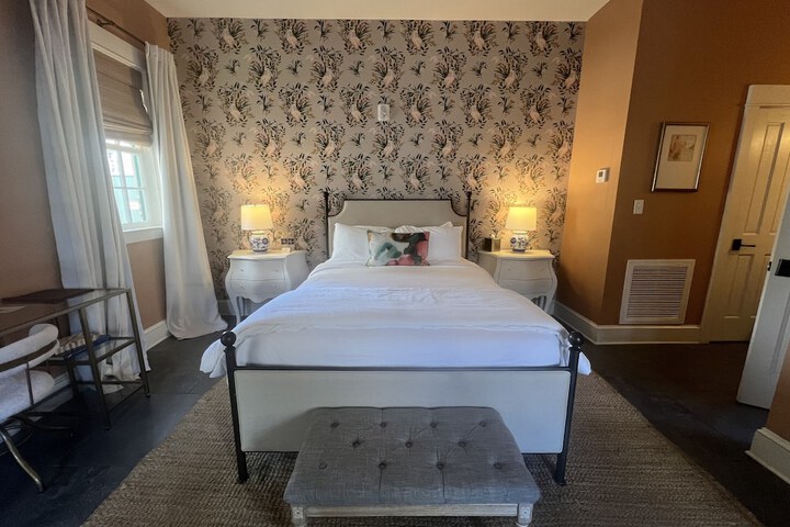 Room 46 of 65