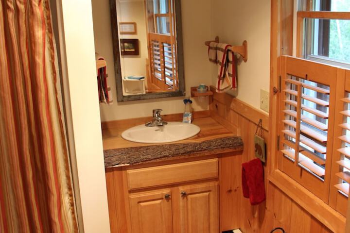 Kiwassa Lake Bed & Breakfast