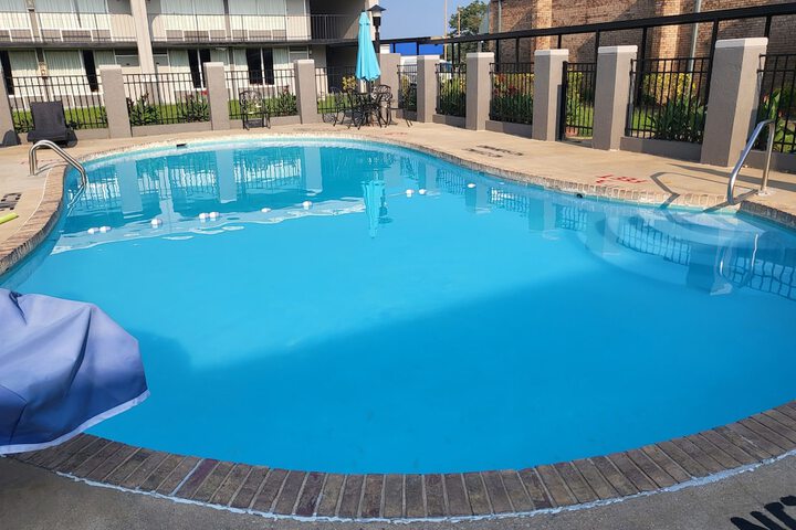 Pool 10 of 69