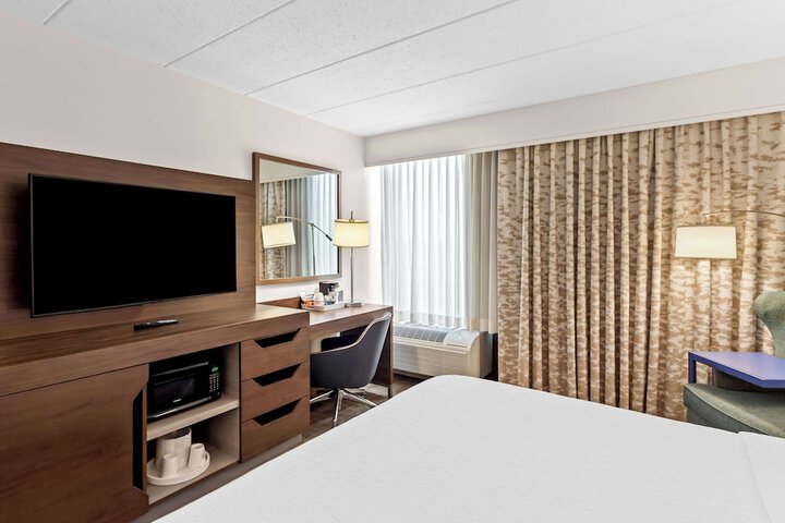 Room 16 of 38