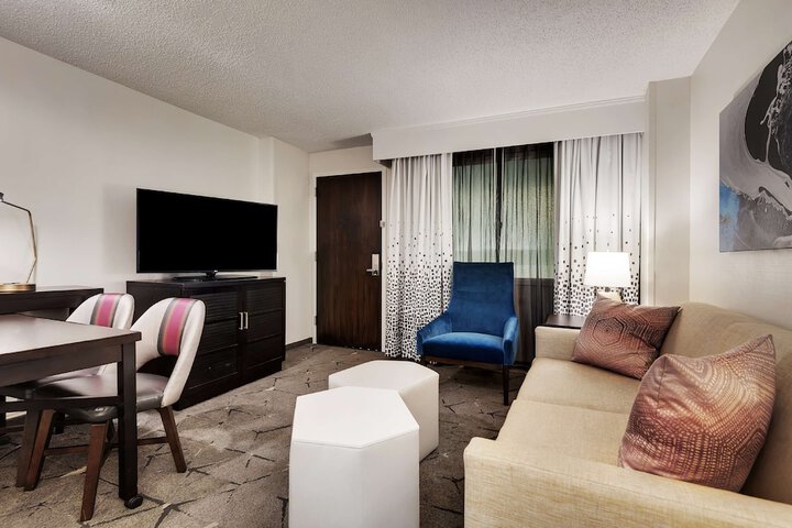 Room 33 of 61