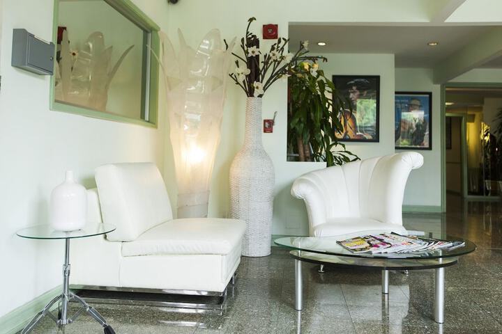 Hollywood Celebrity Hotel